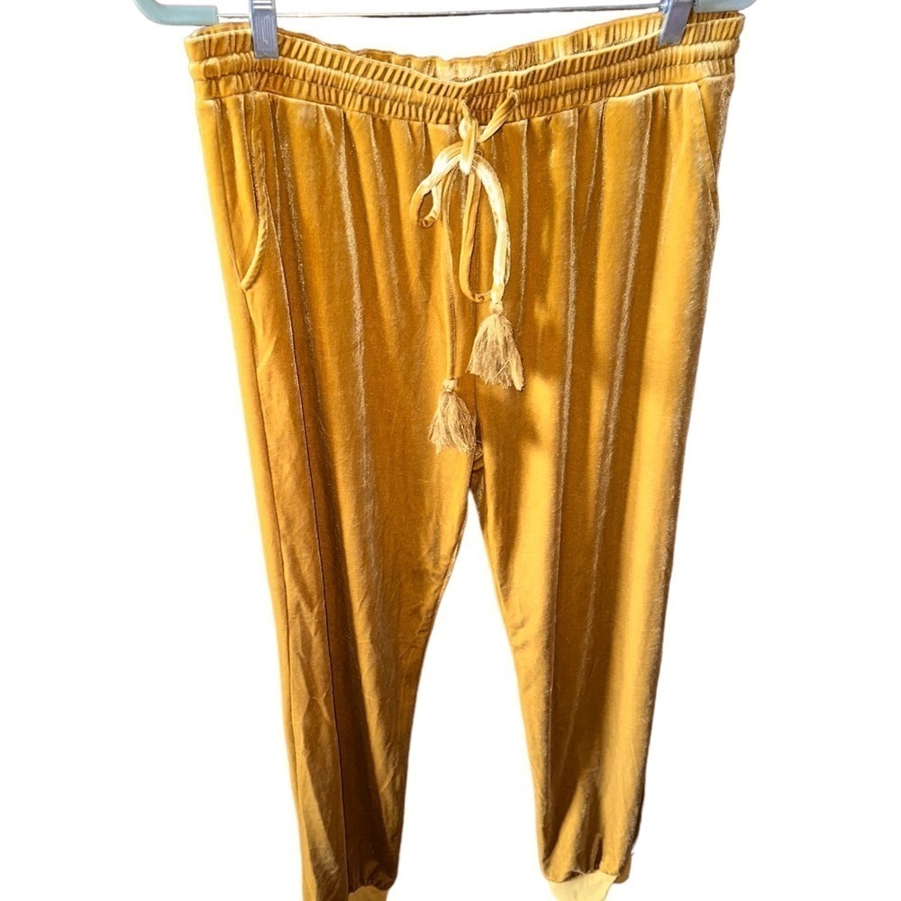 Vada Winter boutique chartreuse yellow stretch velvet joggers.NWOT.Great quality
